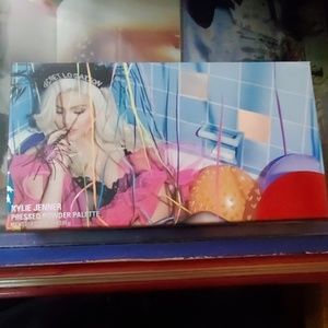 Kylie jenner pressed powder pallete